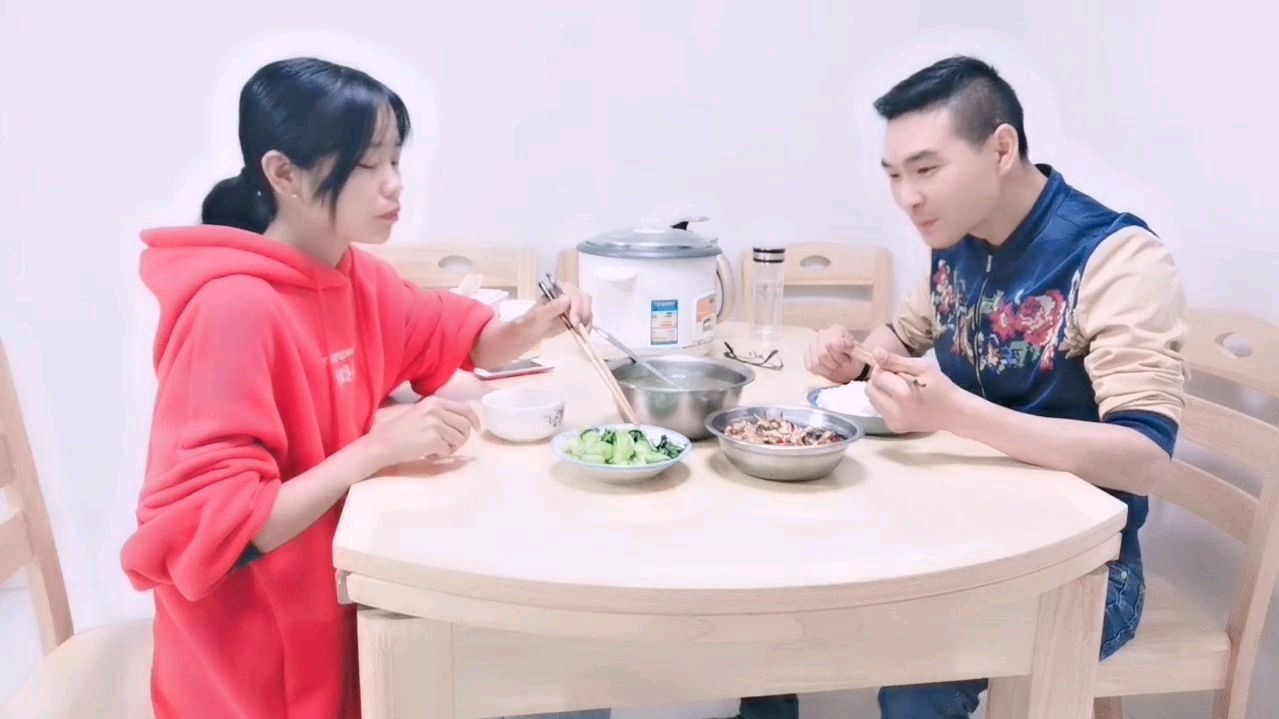 总算住进了亮堂的房子,做顿好吃的庆祝下,媳妇说有了家的感觉
