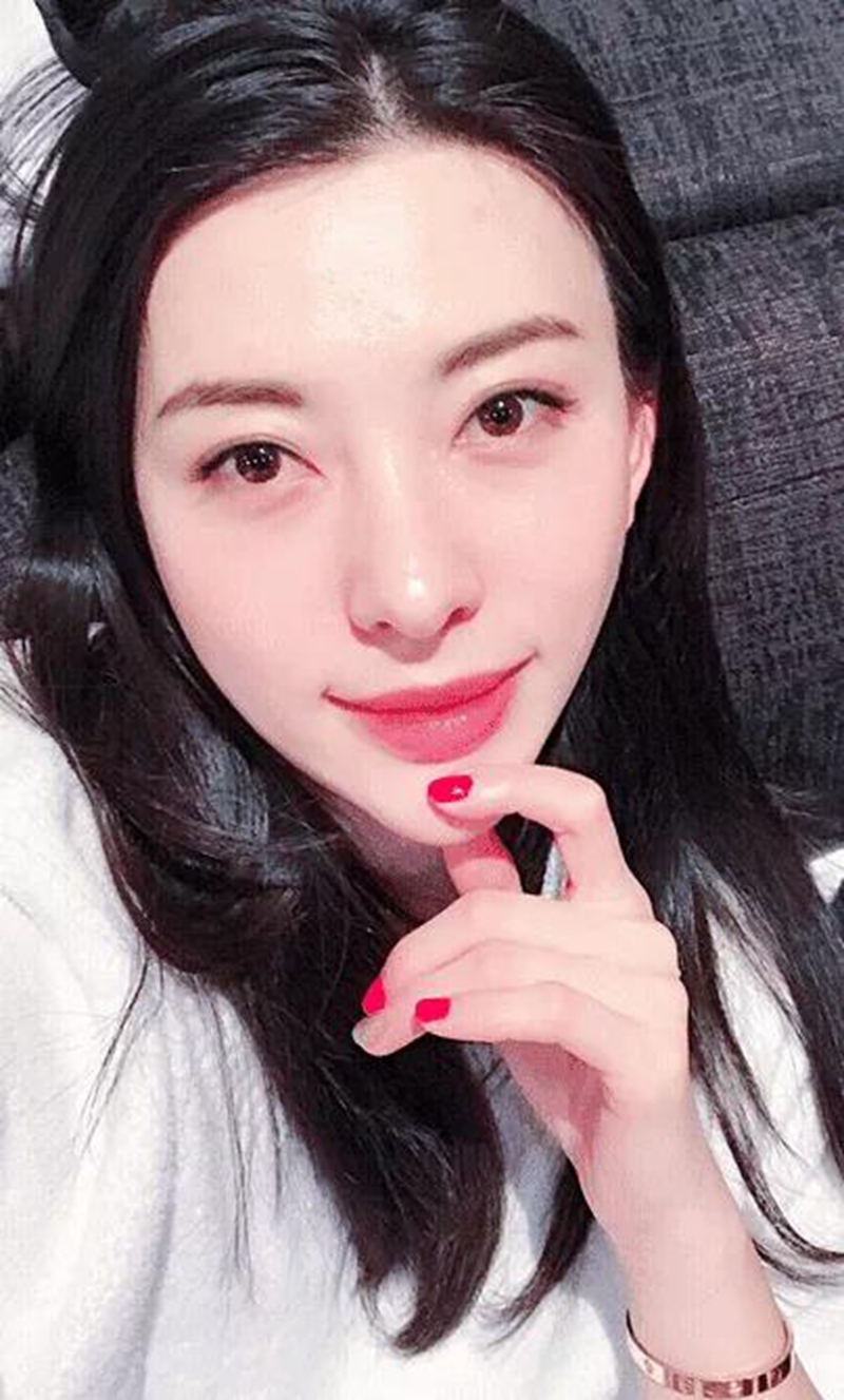 32岁高磊鑫近照曝光,皮肤白皙身材"性感",怪不得薛之谦要复婚