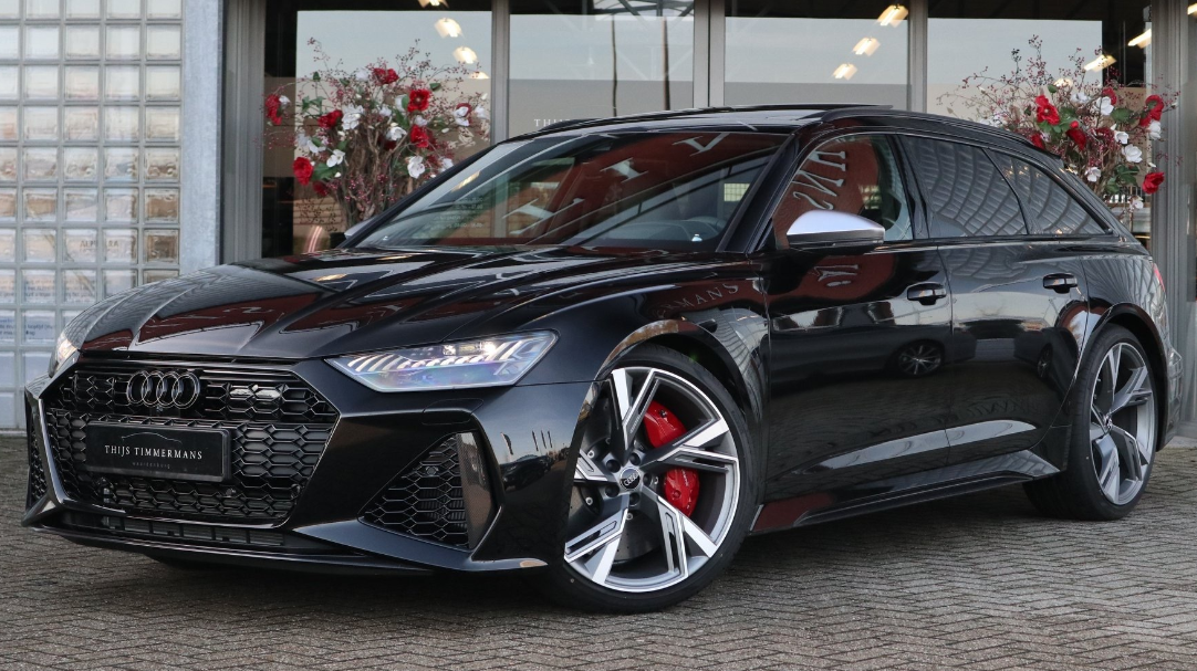 全新纯黑色的奥迪rs6