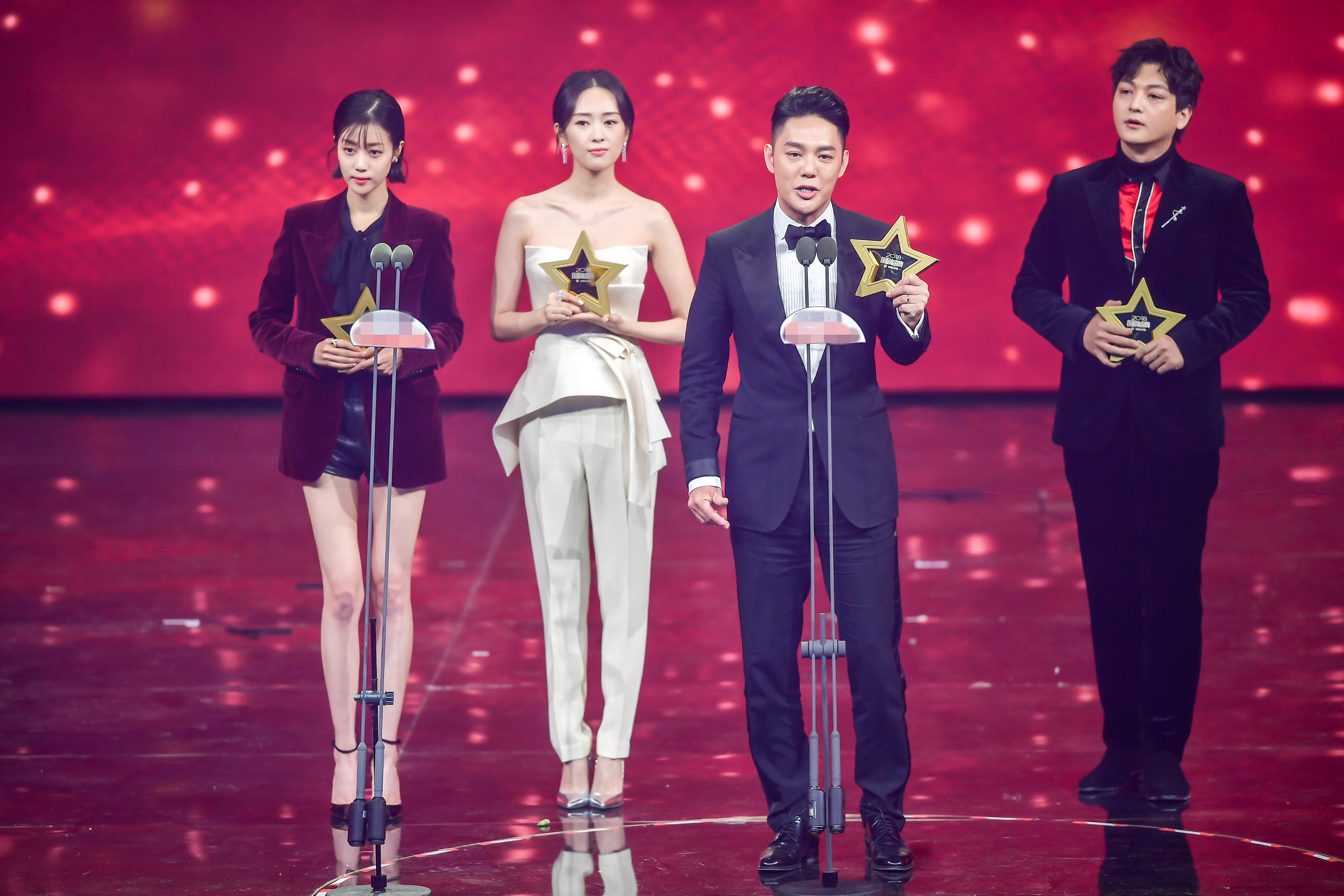 童瑶李溪芮两腿精同台pk,她们的美腿没有女人不想拥有