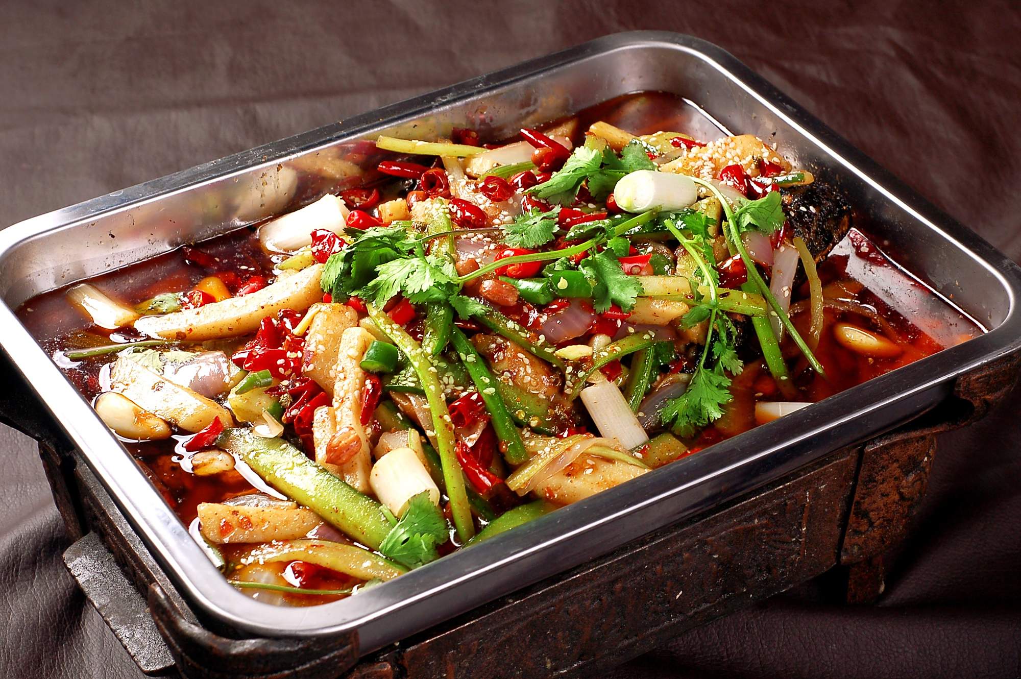 大厨教你烤鱼的家常做法,给家人做上一锅,肯定好吃得停不下来!