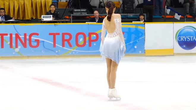 [图]实拍韩国女孩的溜冰表演，高难度的动作非常精彩！