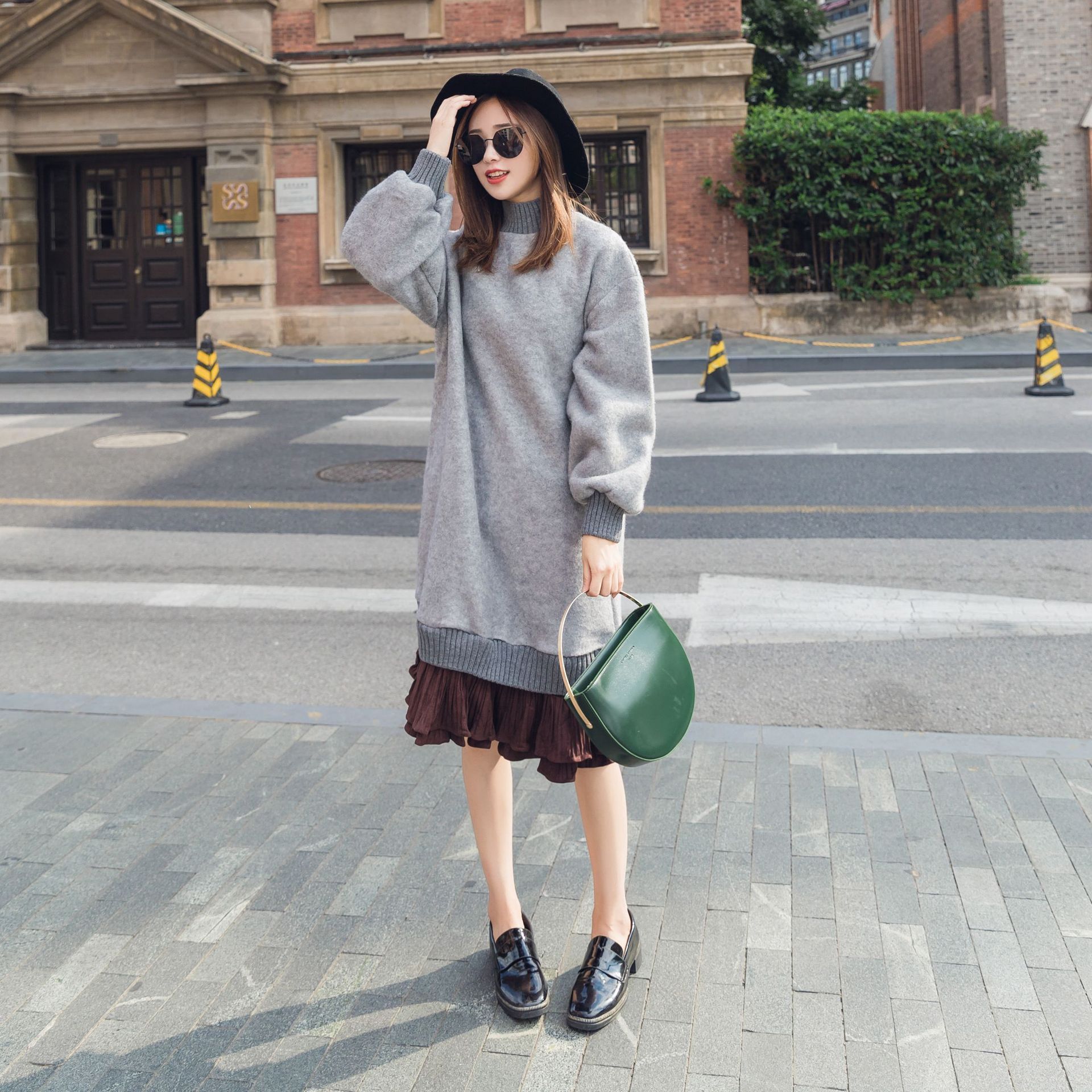 黑色包臀裙搭配韩式上衣唯美飘逸的风格