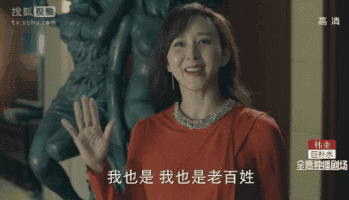 胡静穿超短裤躺床上,享受儿子温柔按摩,一双