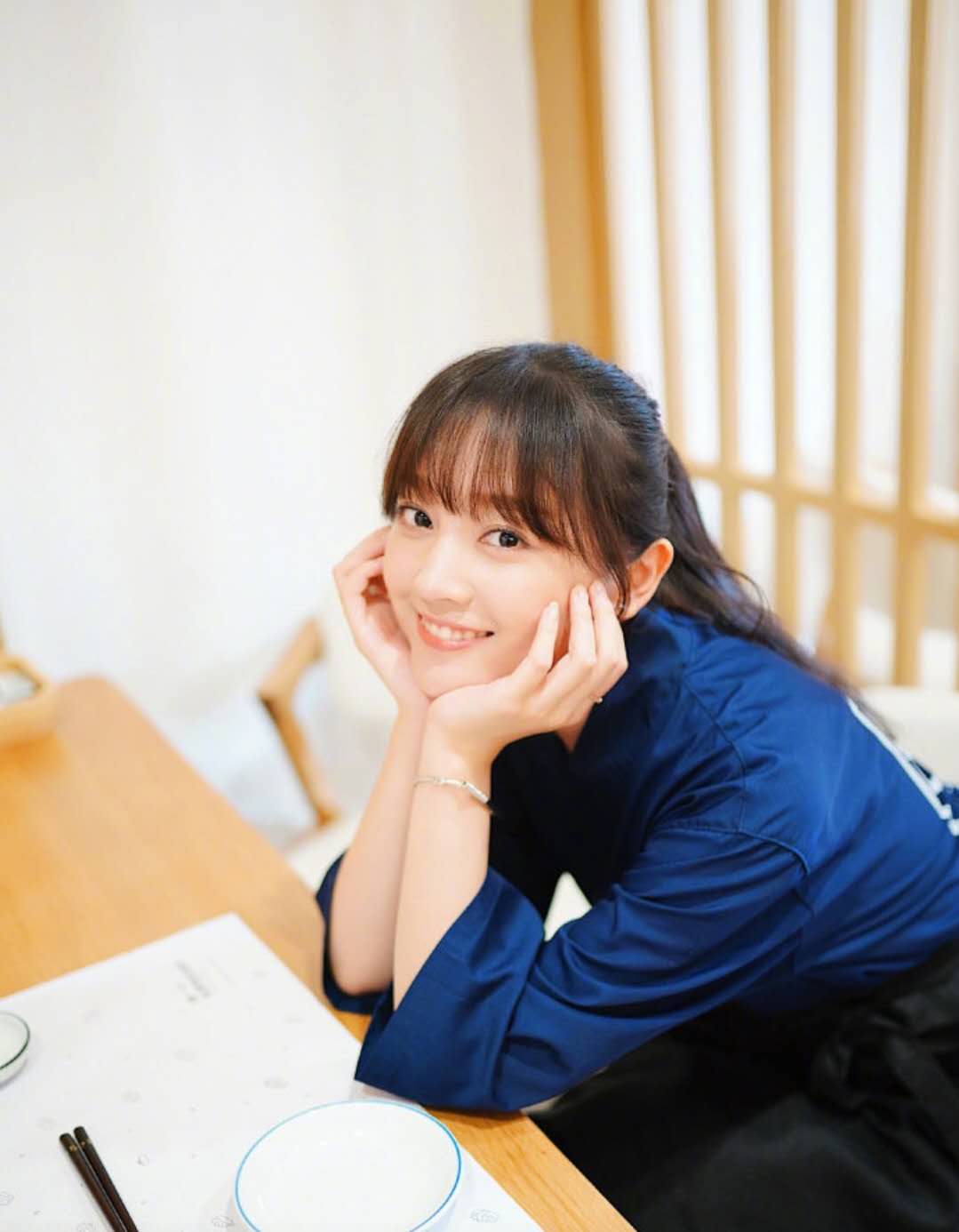 《当她恋爱时》终于定档!三七长生甜蜜再恋,王瑞昌现代造型好评