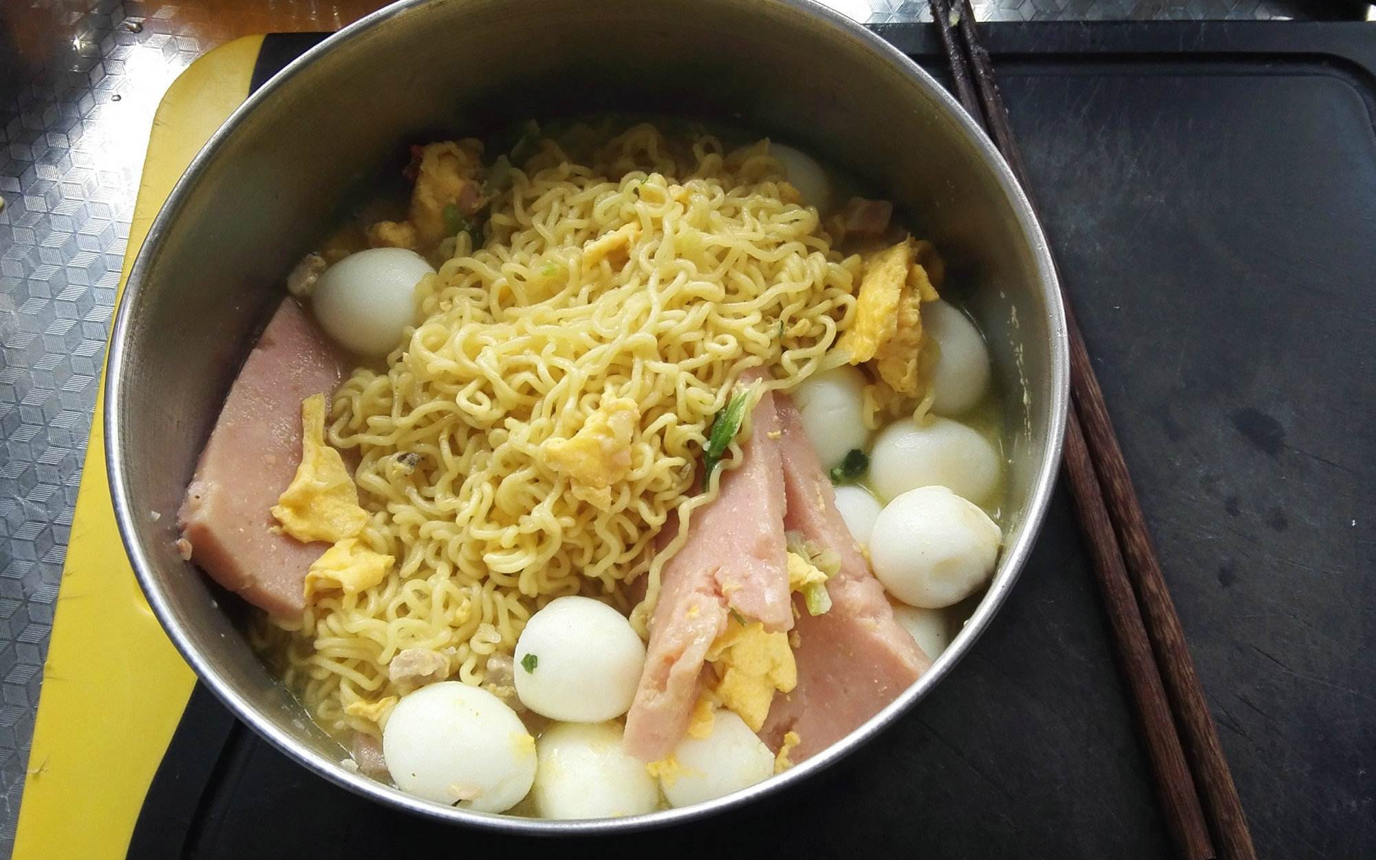 同样是泡面,为什么桶装的那么贵?现在才明白,以后还要买桶装的