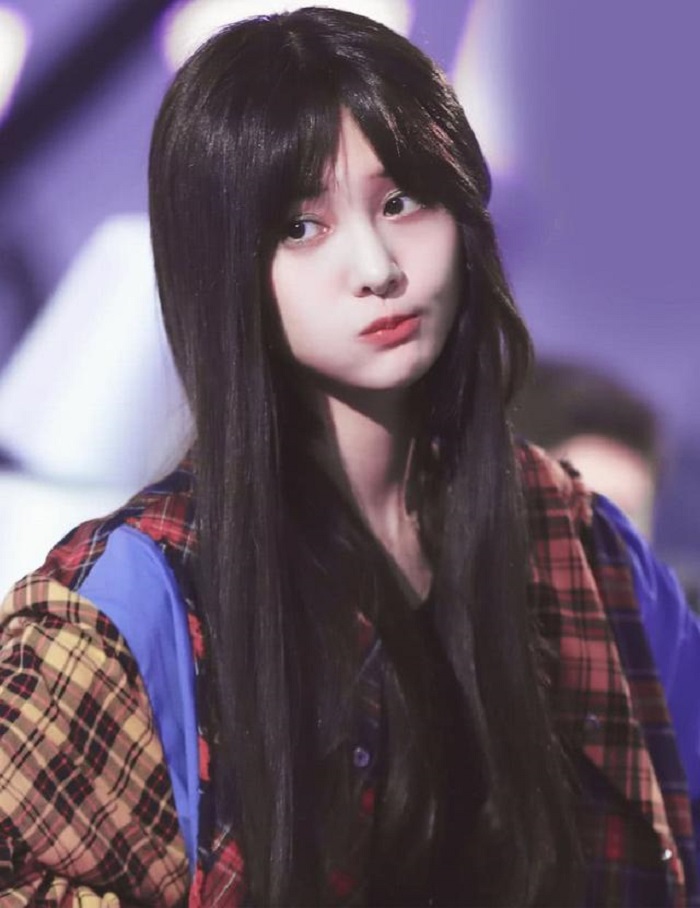 郑爽与张恒甜蜜牵手逛街买奶茶,身旁的替身充当"灯泡"小尴尬