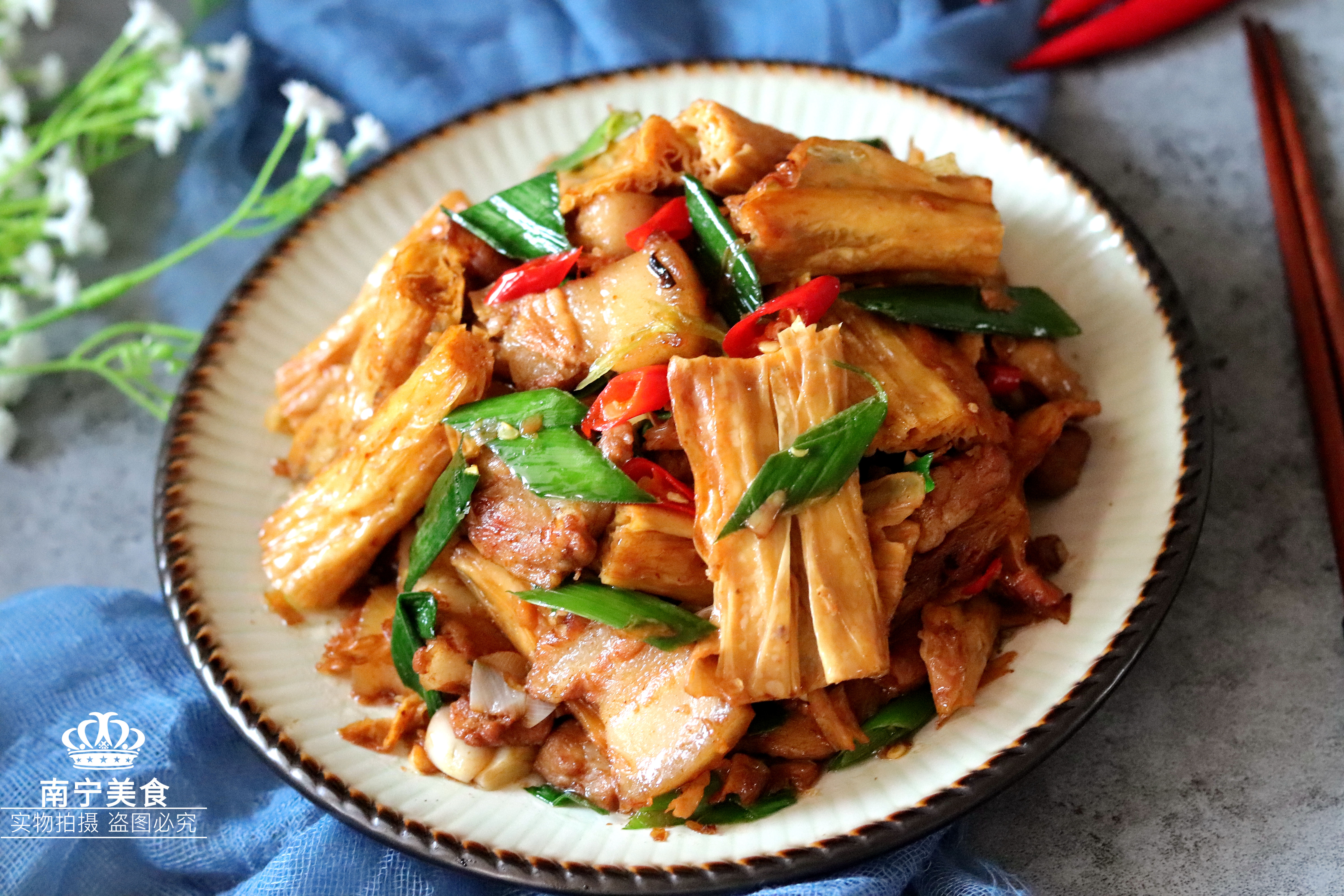 五花肉和这食材是天生一对,搭配一起炒,鲜香下饭,越吃越过瘾!