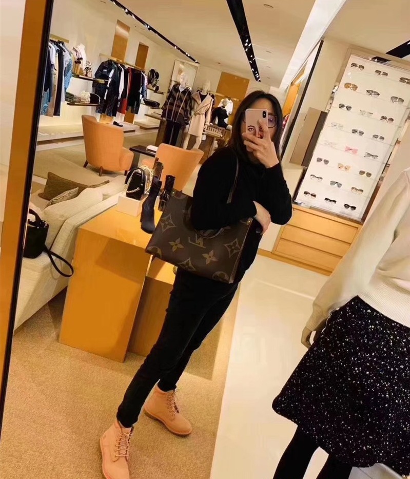 大号onthego 手袋上身图 大号onthego 手袋上身图 小号onthego 手袋