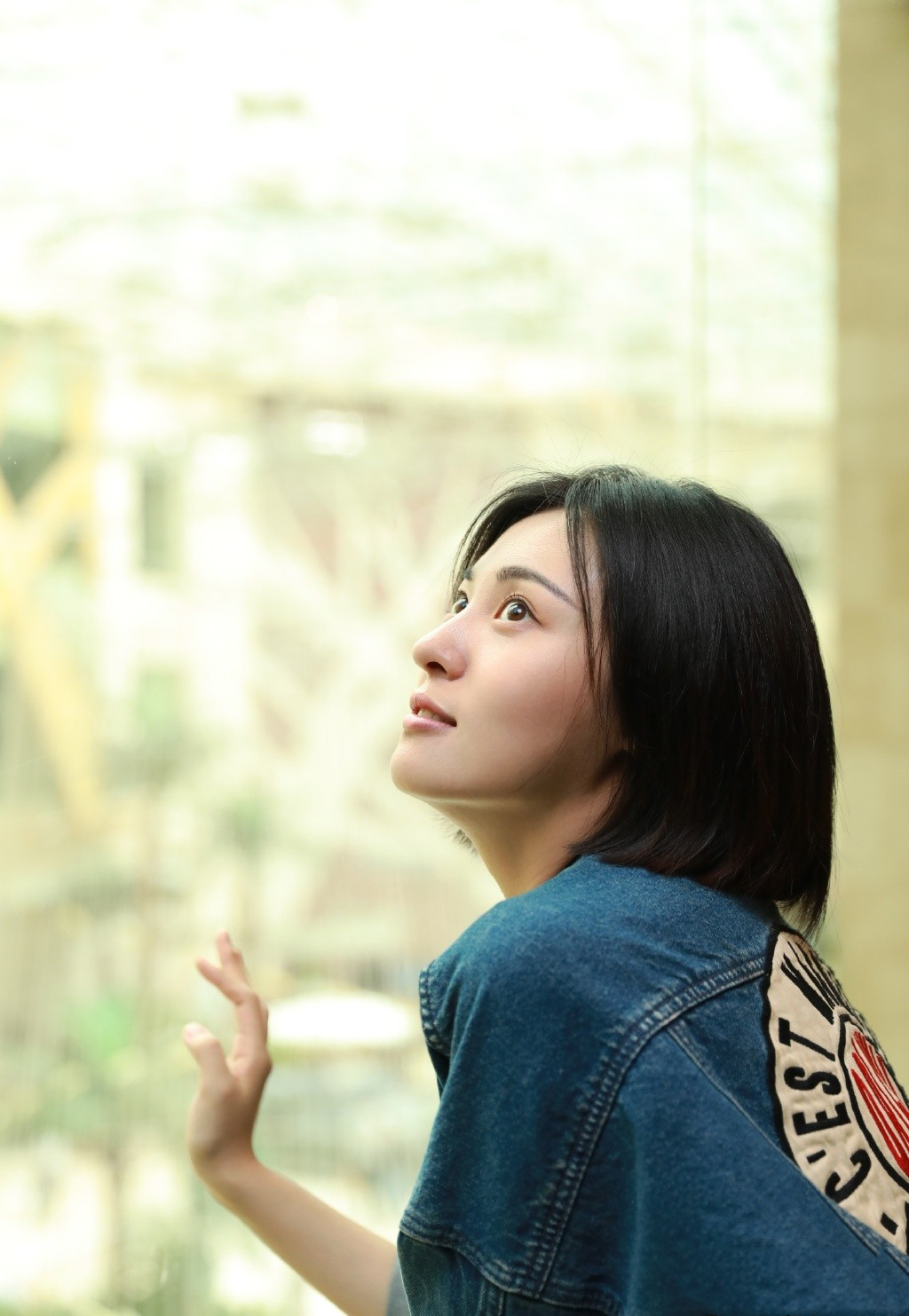 2011年,周放与赵丽颖,戚迹,韩栋合作主演了古装爱情励志剧《错点鸳鸯