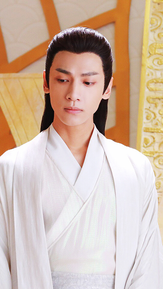 罗云熙润玉纯白衣裳造型,这是小鱼仙倌最初的模样!