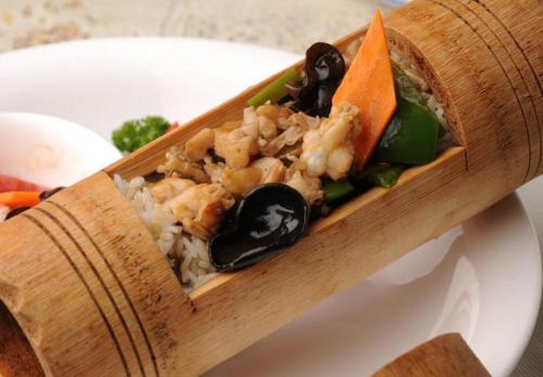 凯德印象之三亚印象#黎家竹筒饭:现在经过烹调师的改良,竹节青翠