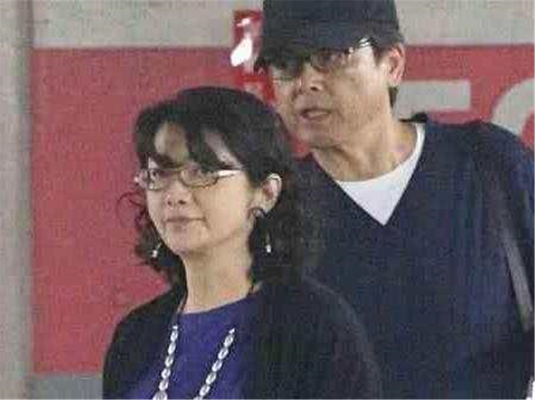 山口百惠离60岁大寿还剩9天,近照身材发福臃肿,却和丈夫很恩爱