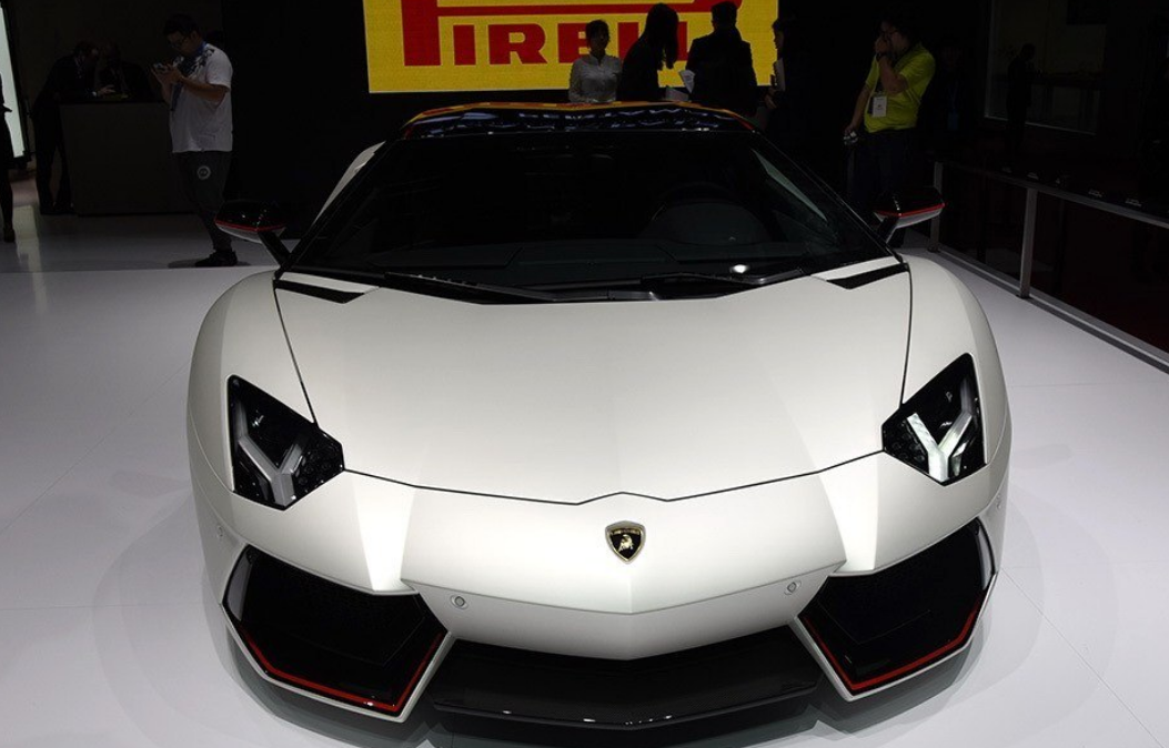 浅读观赏兰博基尼aventador的外观之美