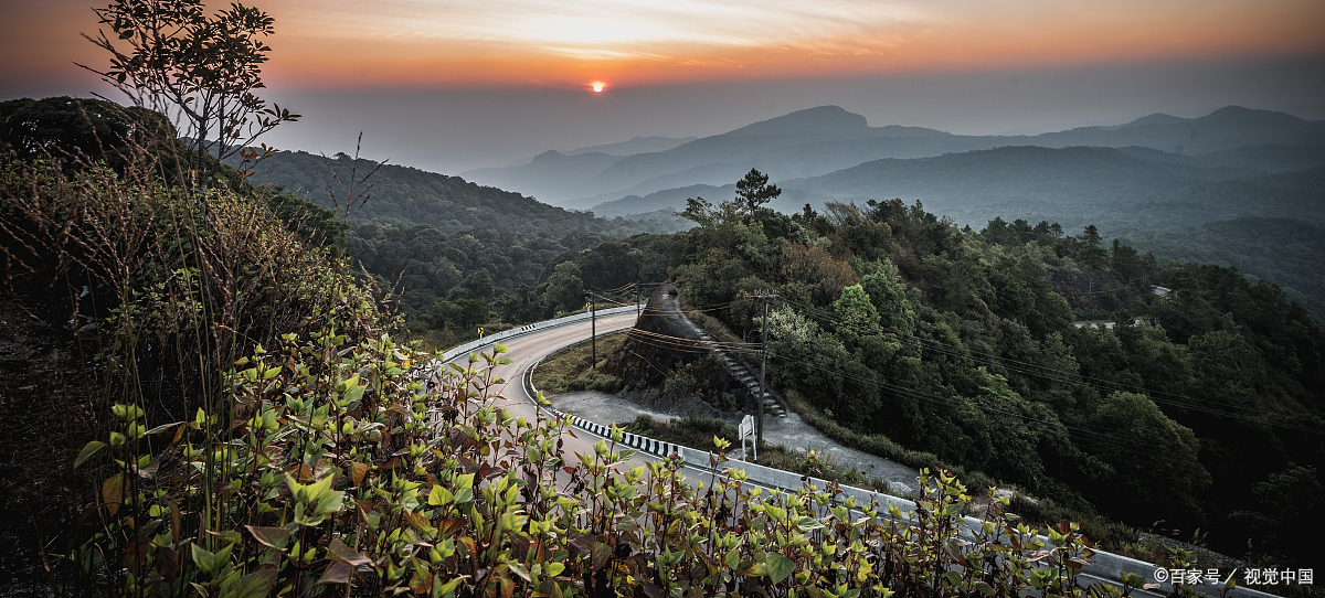 (玄妙观)的历史渊源深厚,它不仅是明朝开国元勋陈友谅