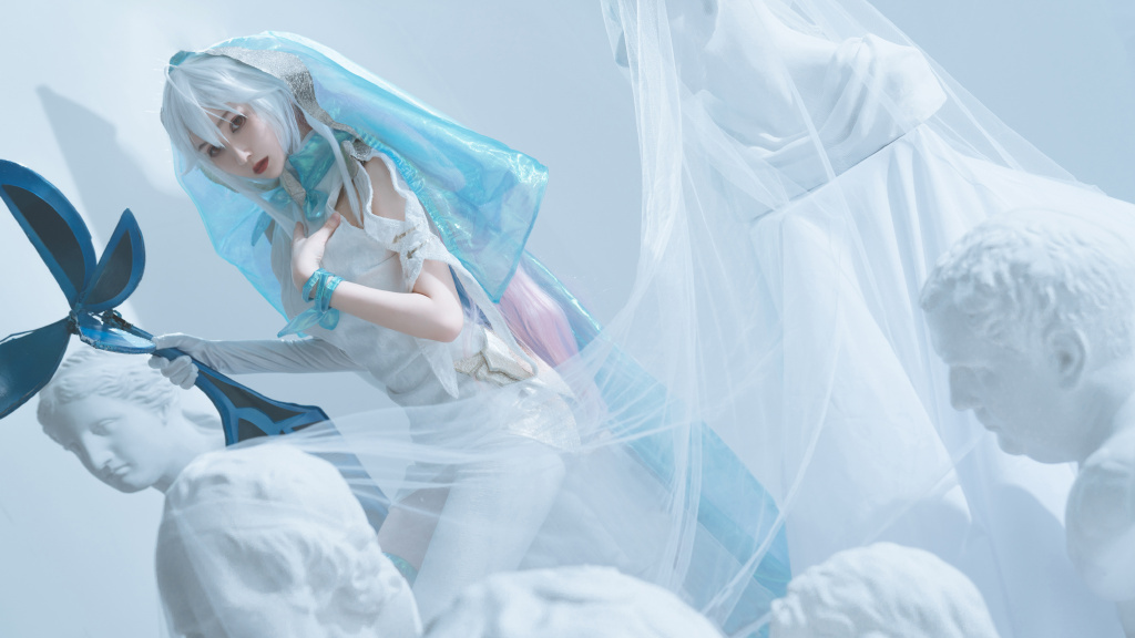 魔女之泉艾露迪cos:跟家里的玩偶一摸一样