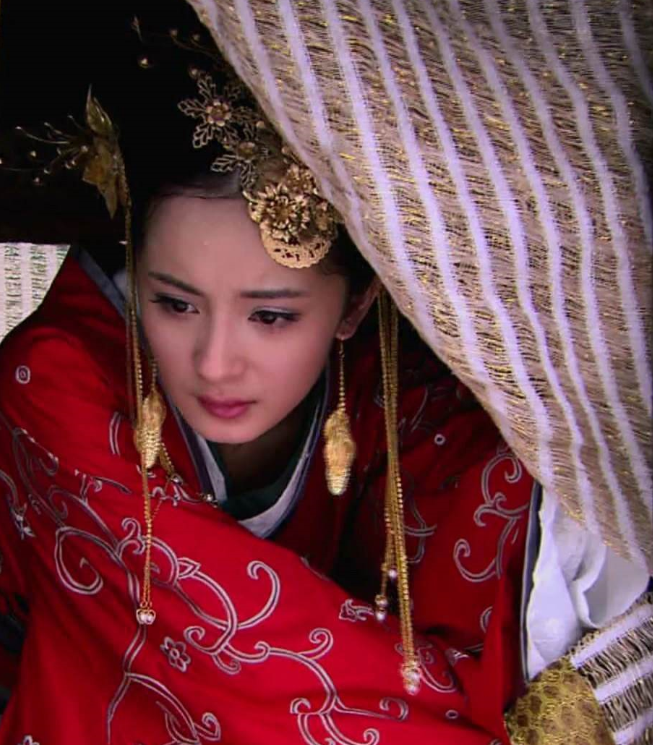 四:窦漪房身边的雪鸢,被人玷污之后又吞金自杀,一切都是为了窦漪房