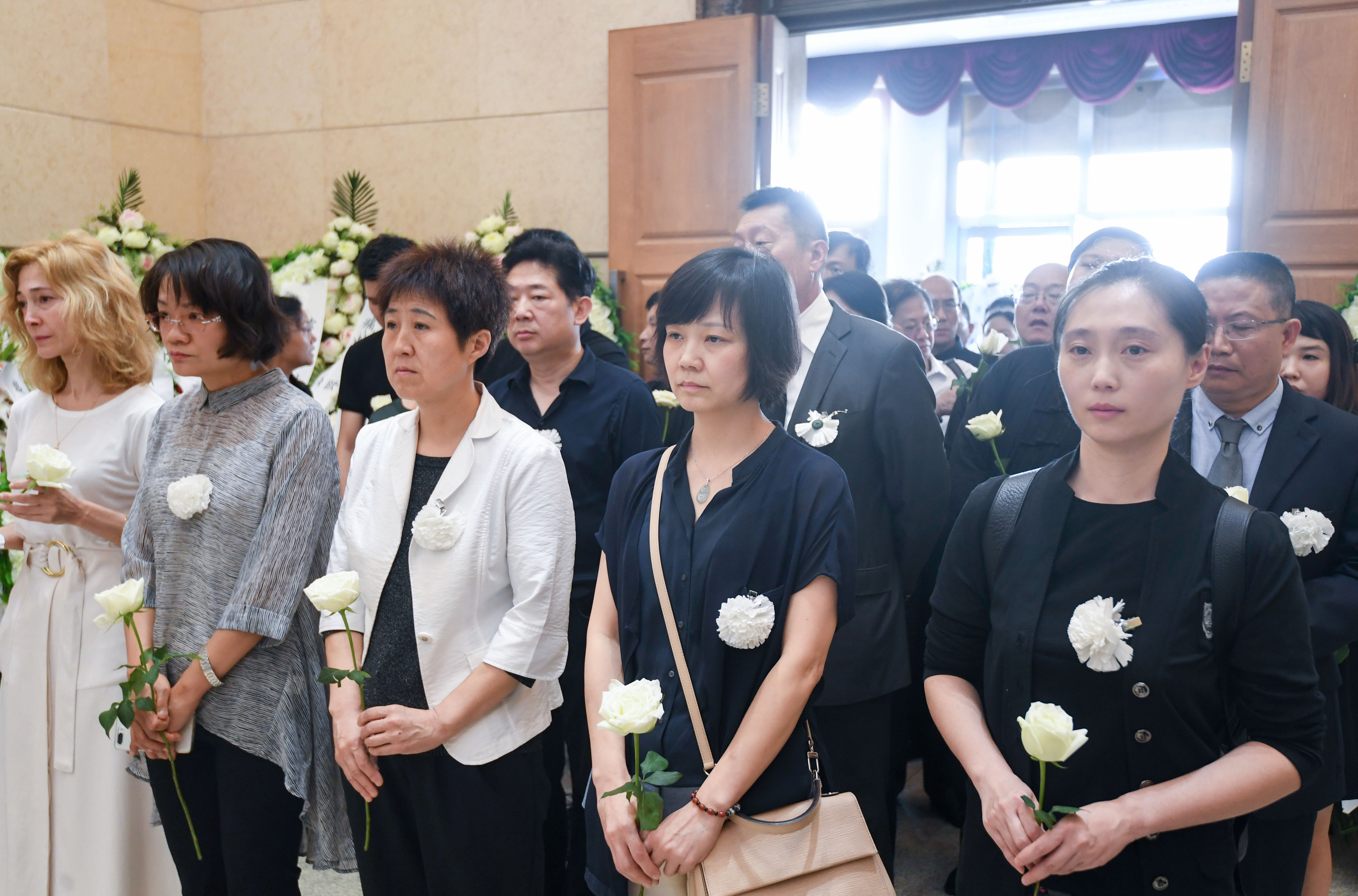 著名小提琴演奏家盛中国遗体告别仪式在京举行(4)