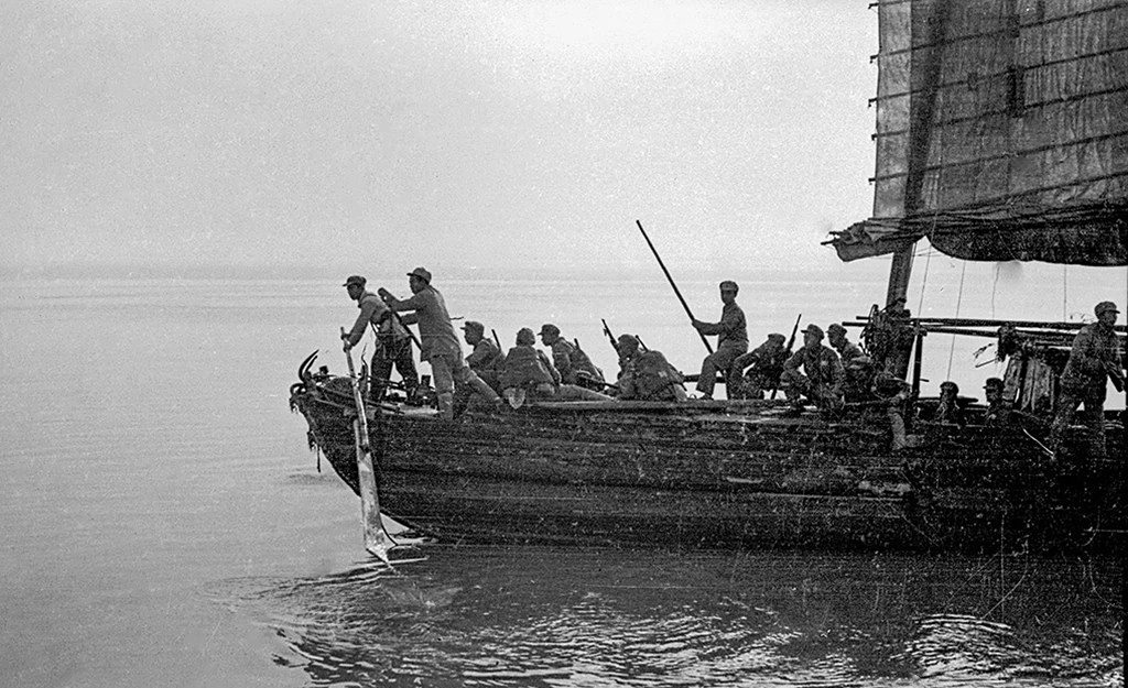 老照片:直击70年前的渡江战役,打过长江去,解放全中国!