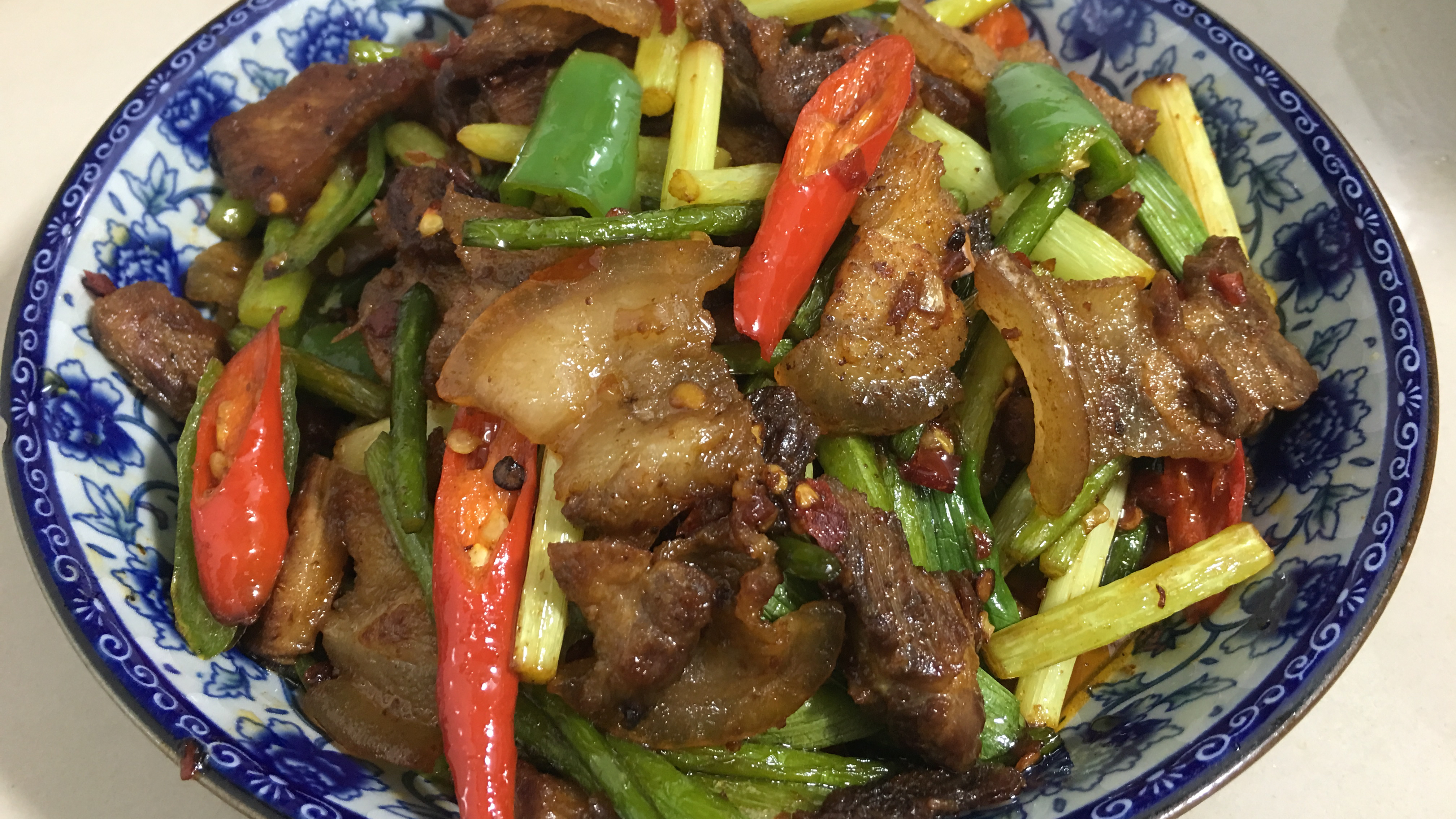 家常菜,回锅肉炒蒜苔做法,香辣美味,肥而不腻,好吃又下饭