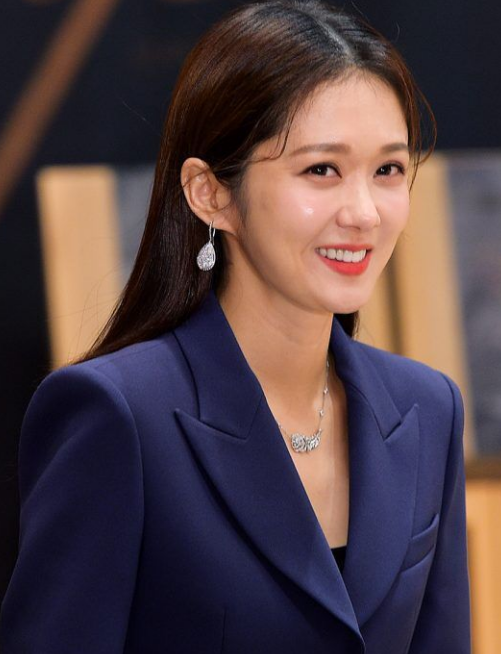 "韩国赵丽颖"近照,张娜拉职业风打扮露面,少女脸夺目碾压杨幂