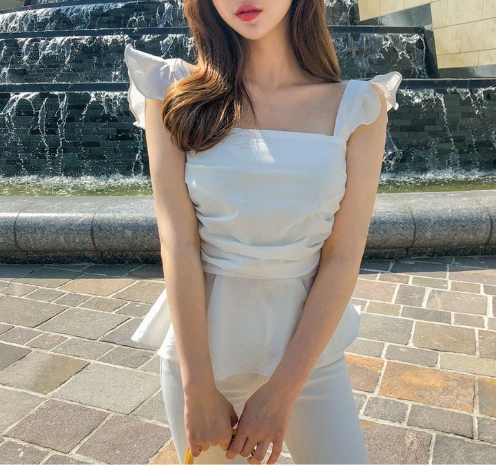 显胖烦恼!d胸女孩的"穿搭地雷"贴身高领,无袖背心!