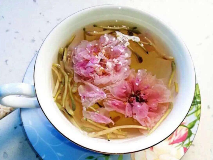 春饮花茶:金银玫瑰茶