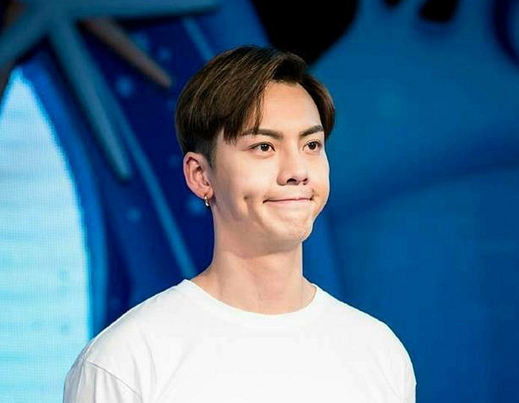 娱乐圈中有酒窝的男星,易烊千玺张艺兴皆上榜!谁笑起来最甜?