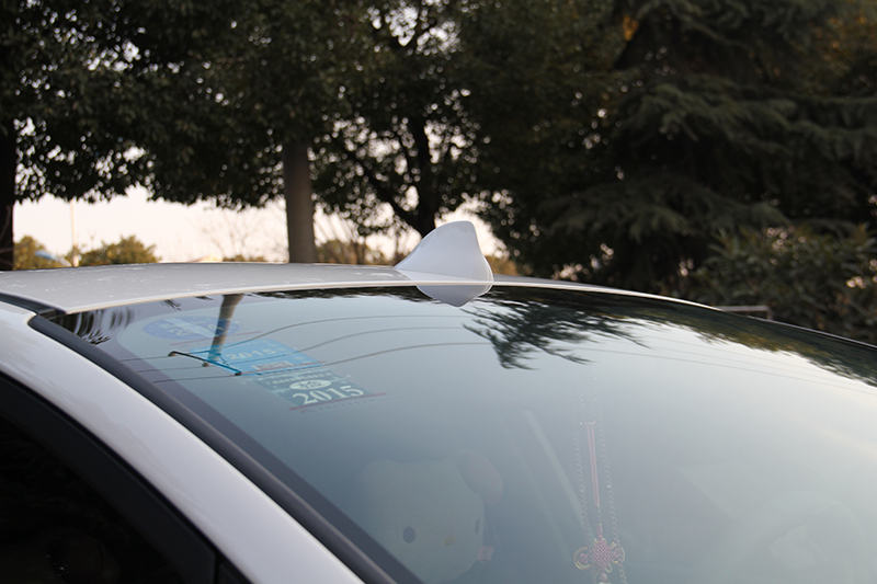 车辆顶端的"鲨鱼鳍"有什么作用,其实他的功能很强大!