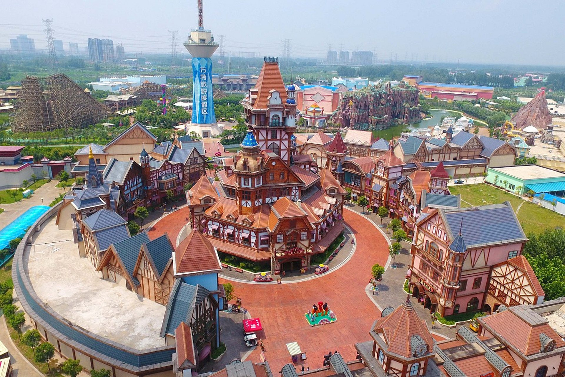 方特主题乐园提供多种娱乐项目和文化体验,不同方特有各自特色.