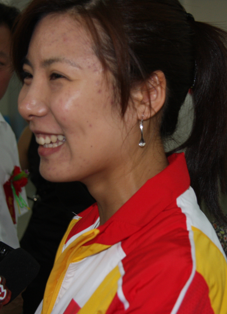 2008年,北京奥运上,26岁的杜丽对22岁的师弟庞伟说:"你向我求婚吧?