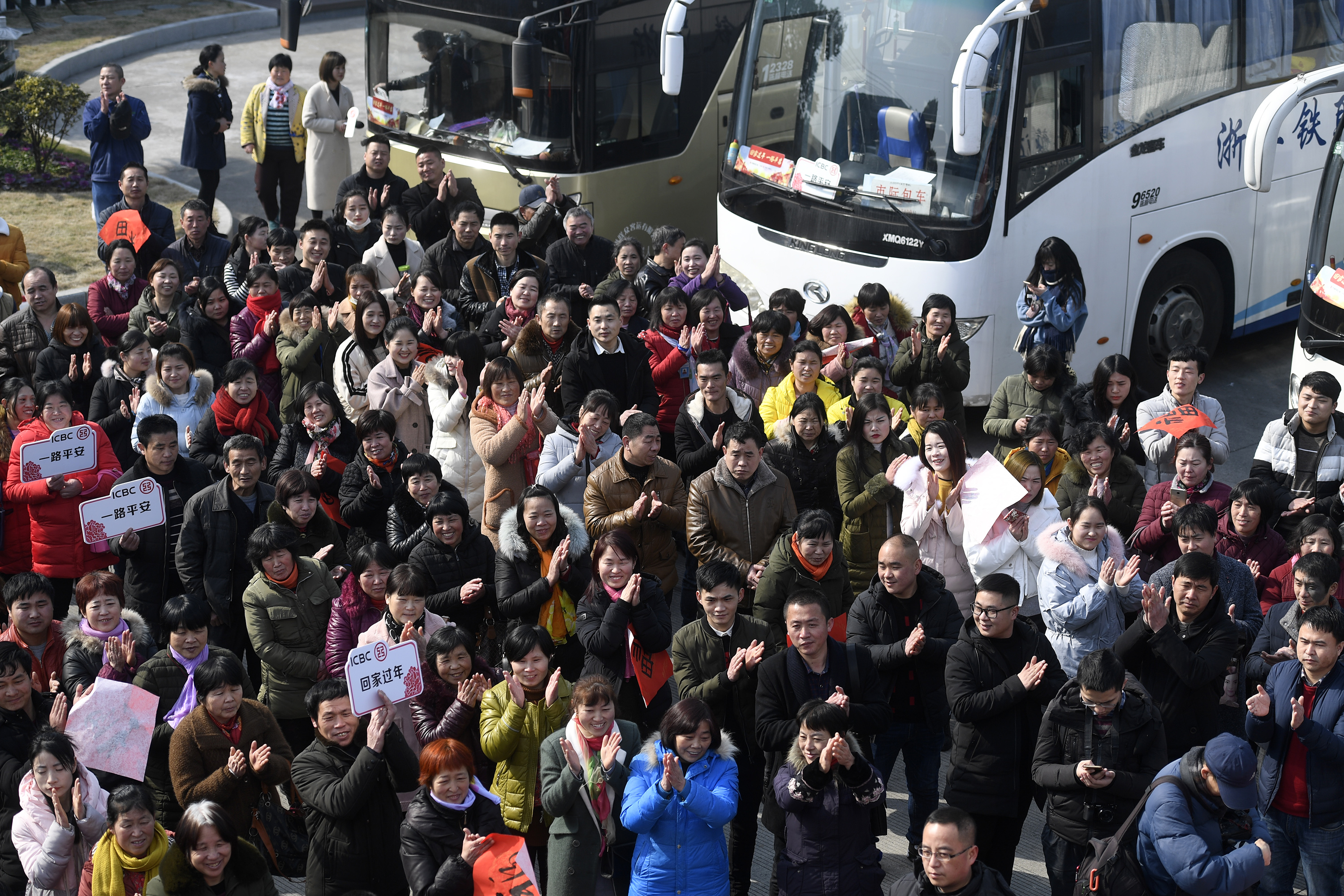 (新春走基层)(4)浙江宁波:为外来务工人员包车返乡