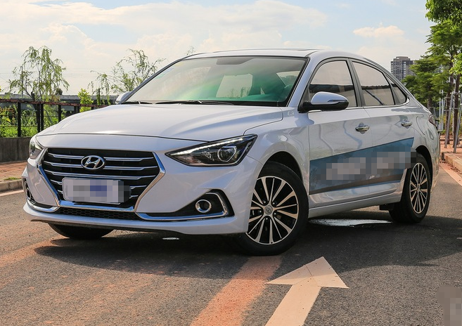 这款现代悦动2018款外观设计优美,延续家族设计风格,很受欢迎!