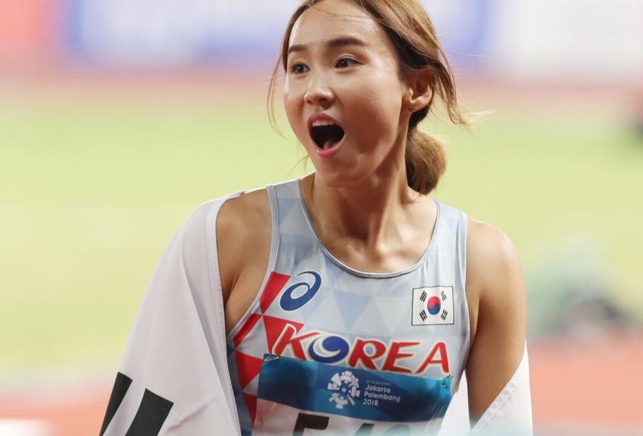 韩国女跑步运动员图片