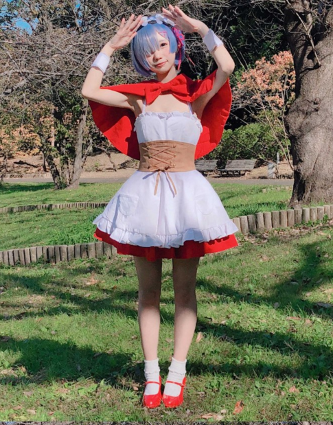 茶叶小果cos蕾姆小红帽,镜头往下那一刻,网友:会招"狼"来的