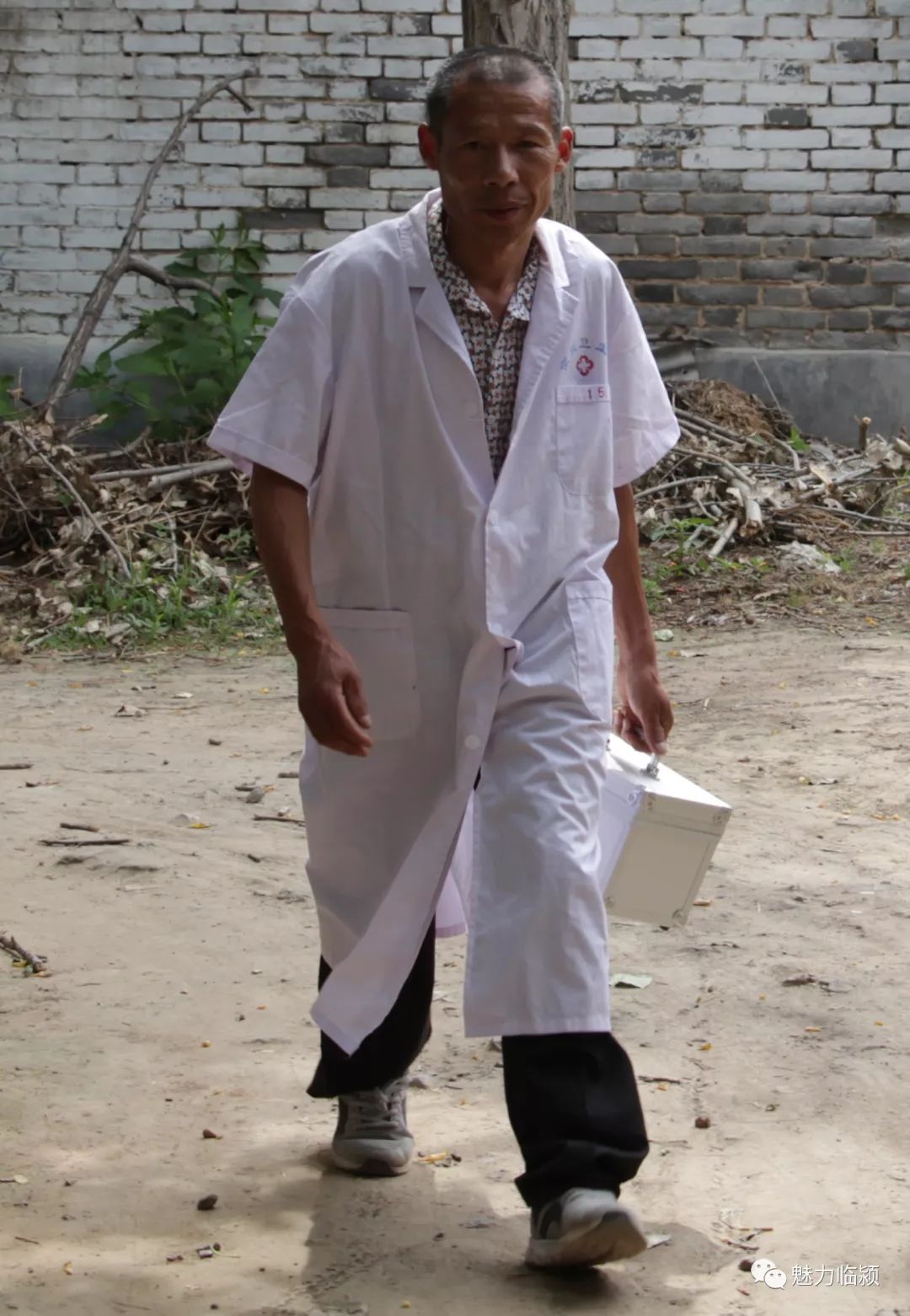 临颍:窝城镇乡医窦二山身残志坚,用39年的心血守护着乡邻健康