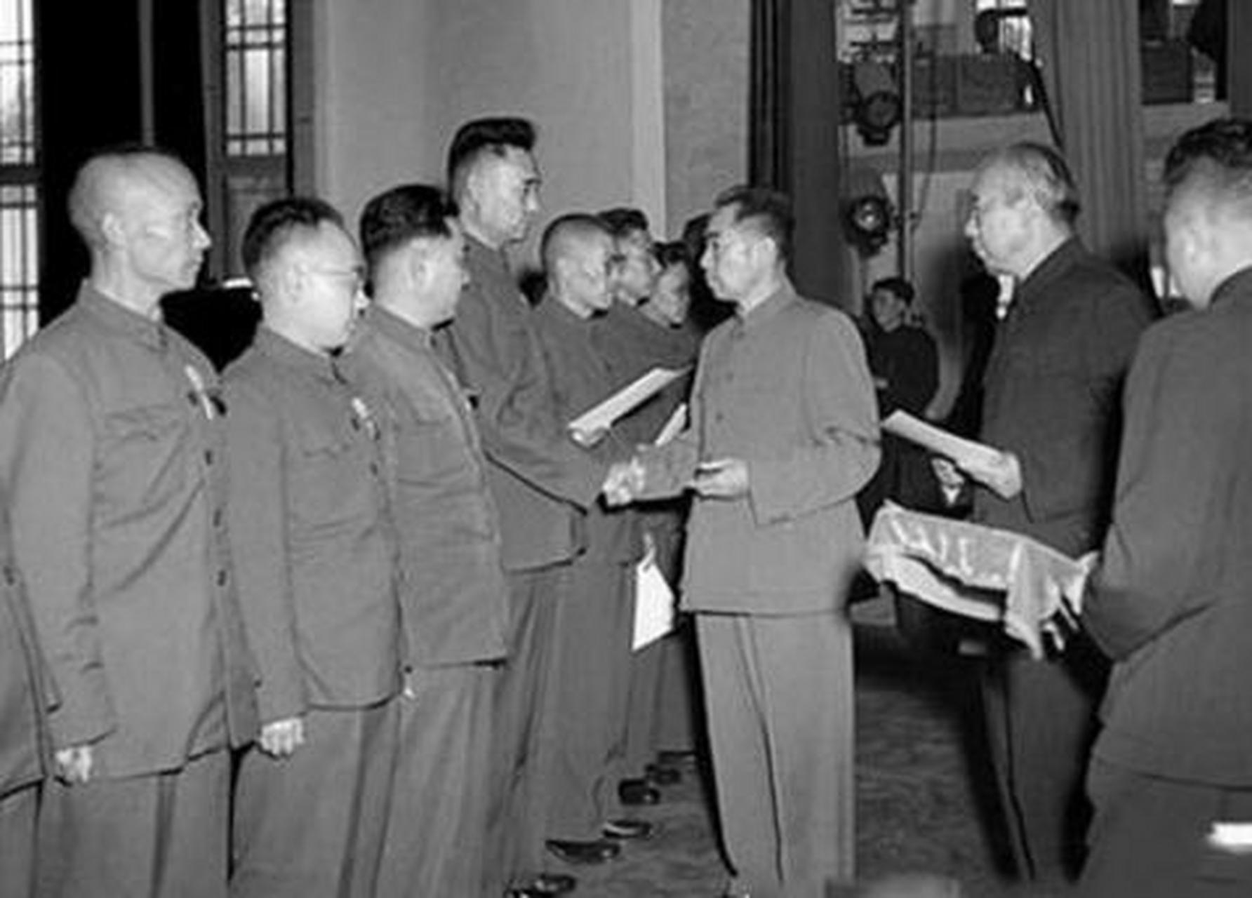 1955年9月27日,新中国第一次授衔仪式在紫光阁举行.