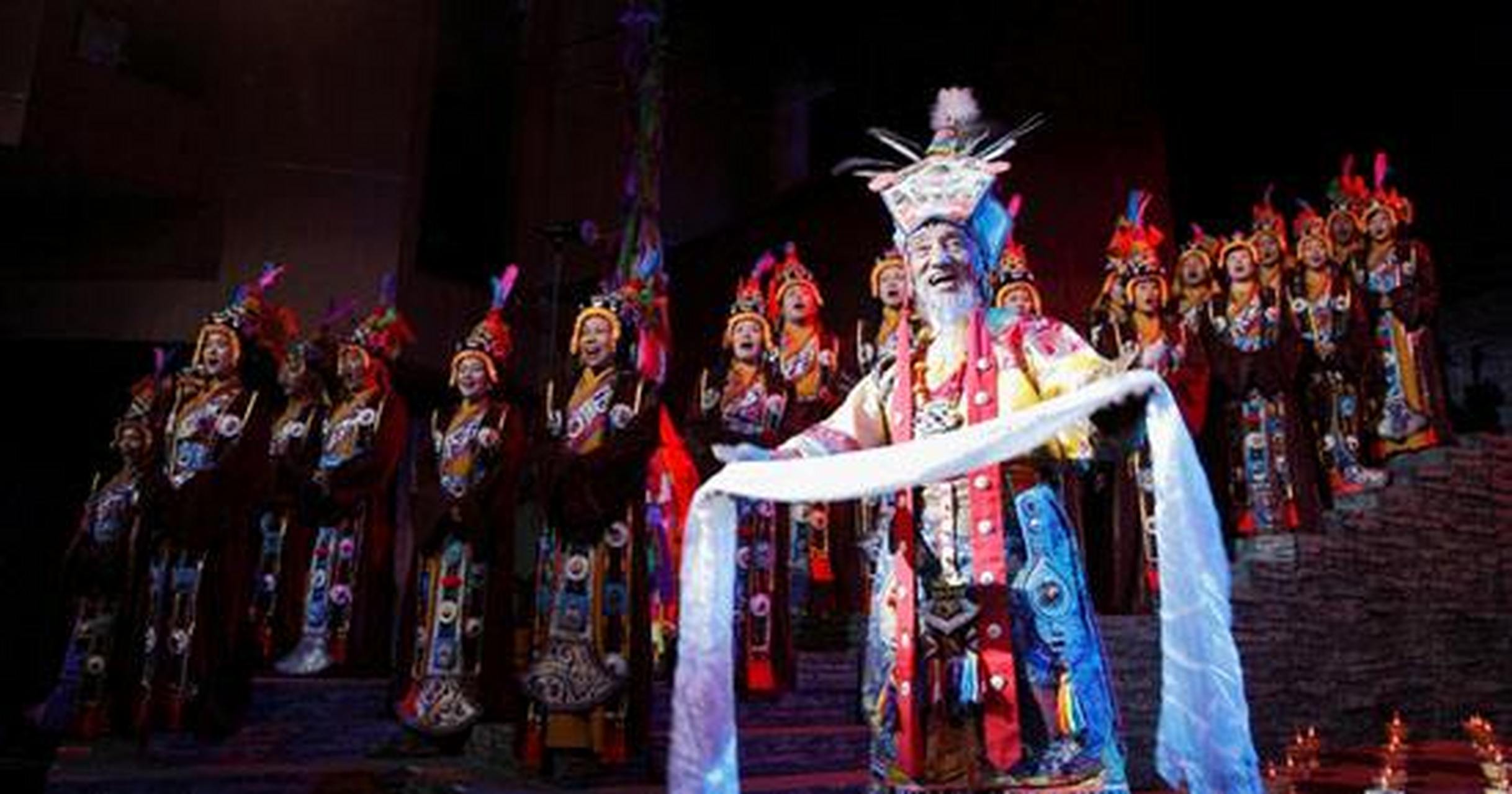 作品讲述了传说中的岭国国王格萨尔的故事,他以惊人的毅力及神奇的