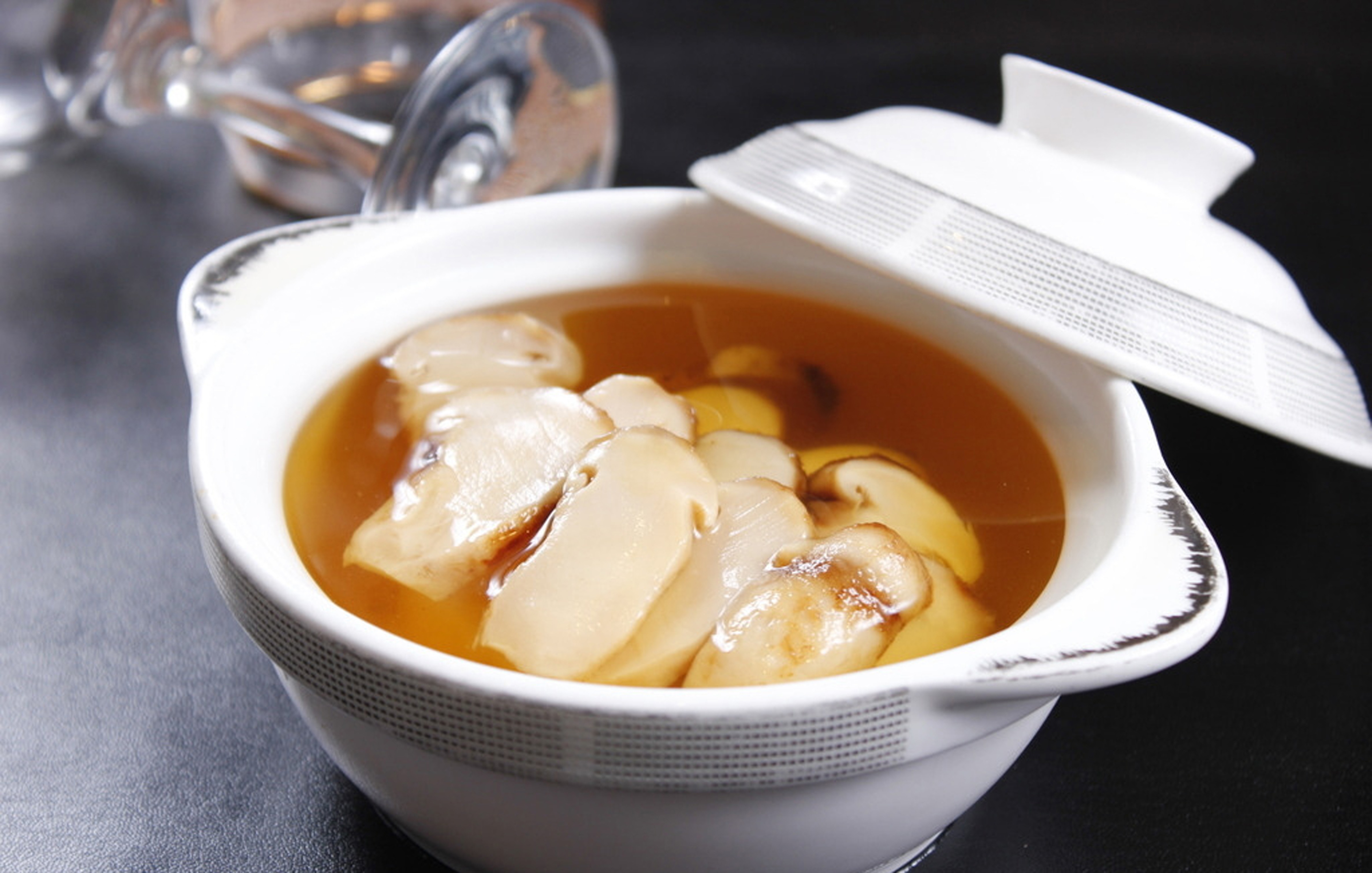 每日推荐六道沪菜:品味不一样的美食文化,清汤松茸菌汤