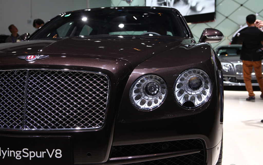 宾利飞驰v8的高清大图,快来一睹为快吧!