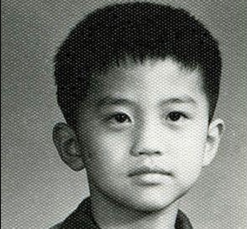 明星小时候的照片:如果我不说这是邓超你能认出来吗,哈哈,其实小时候