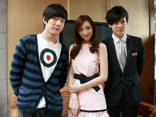 颖儿生日发文感谢老公!付辛博高开低走,靠结婚上热搜,是真爱吗