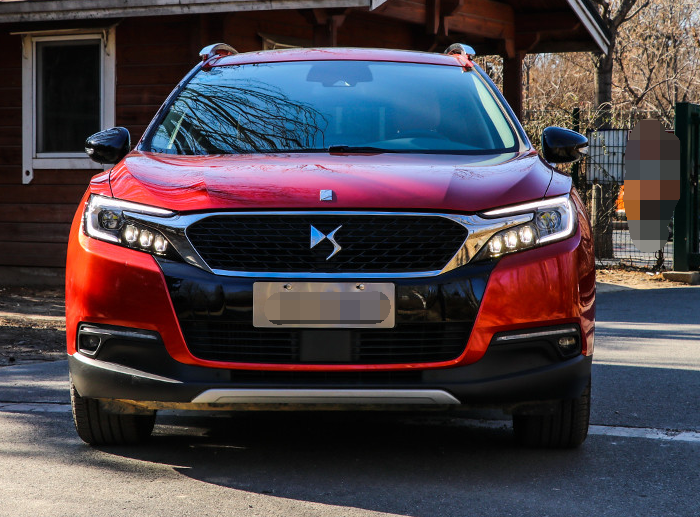 充斥着现代元素的长安标致雪铁龙ds6,外观优秀,适合小姐姐!