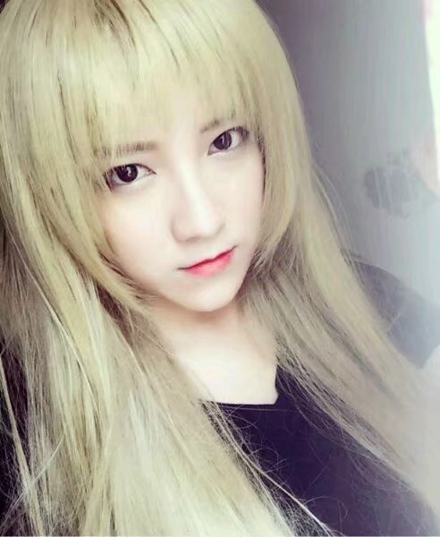 《雄兵连》中的人物,是一位7000岁的天使,在天使里面算是一个年轻人了