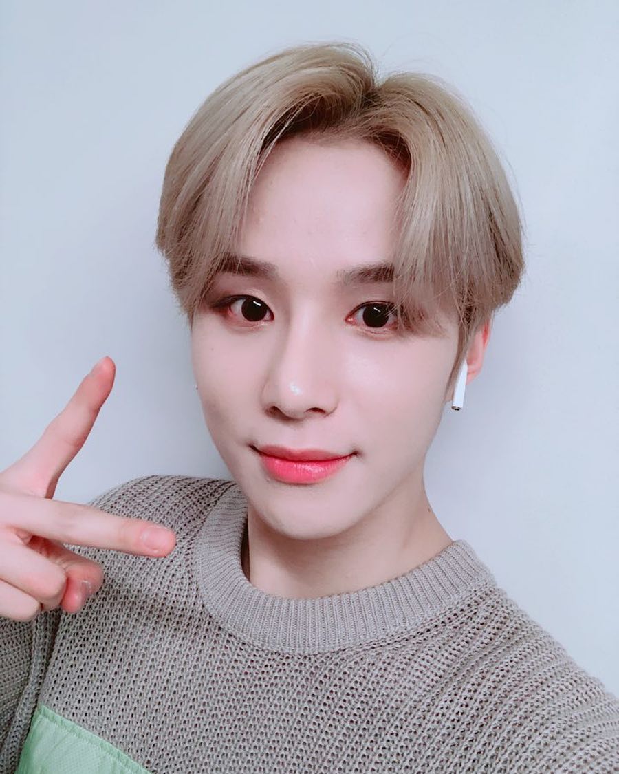 "时隔好久的自拍"金廷祐帅气的自拍照公开