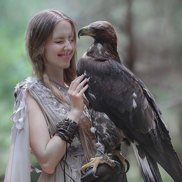 驯鹰美少女,清新脱俗美如玉