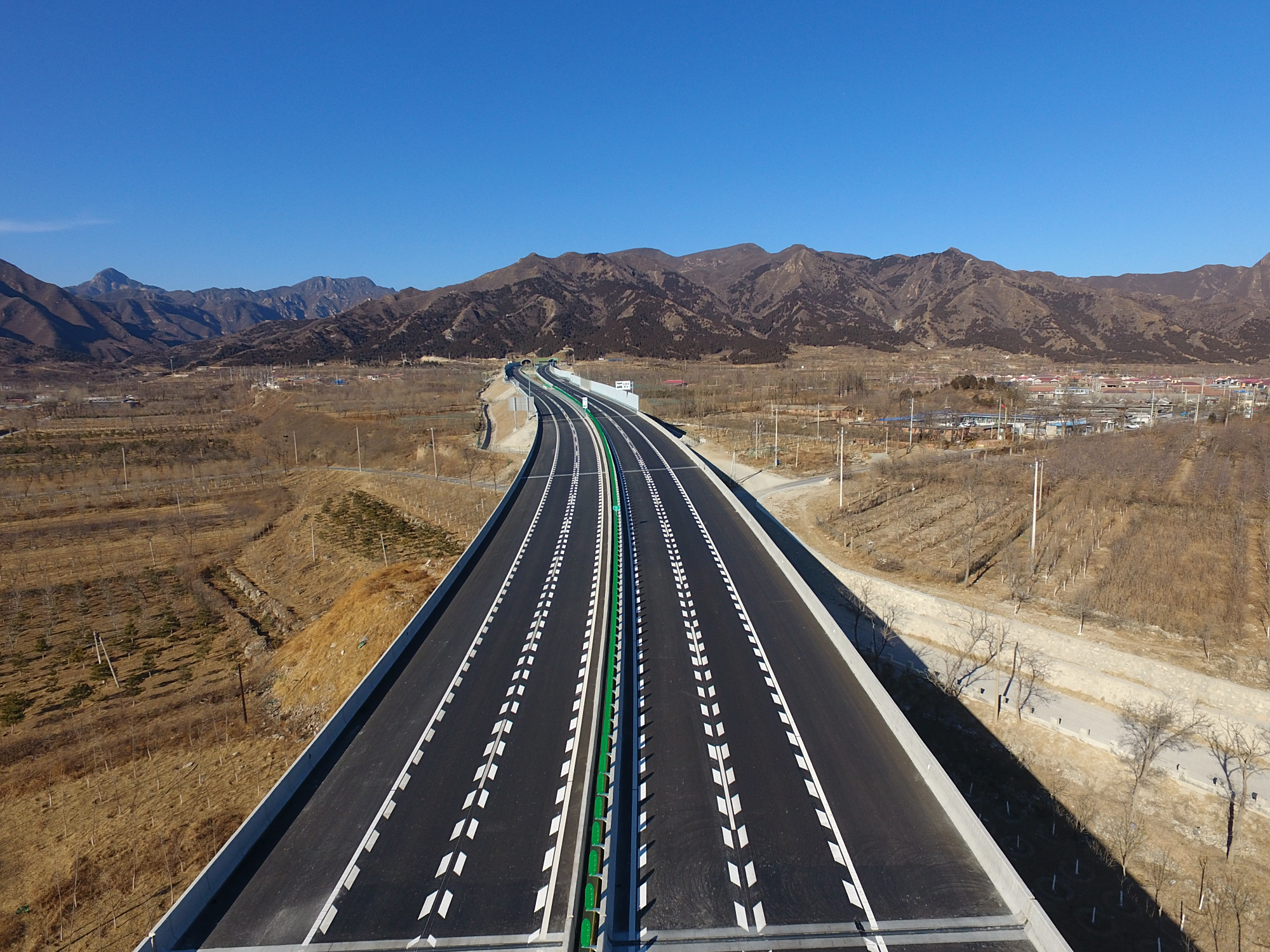 京藏,京哈,大广……京冀间今年取消9个高速路收费站