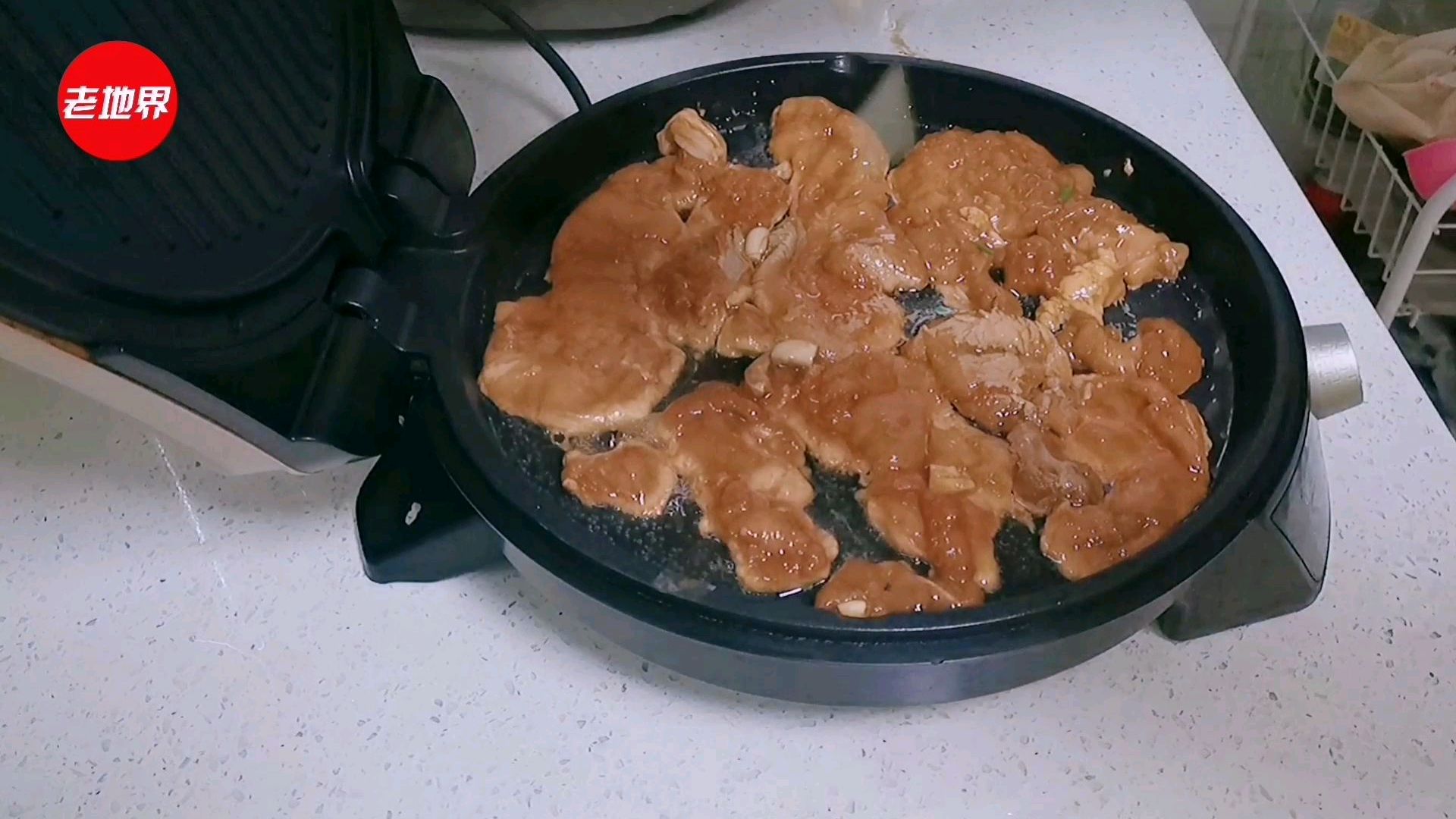 分享一个鸡胸肉的好吃做法,不炒不油炸,外焦里嫩,饭店都吃不到