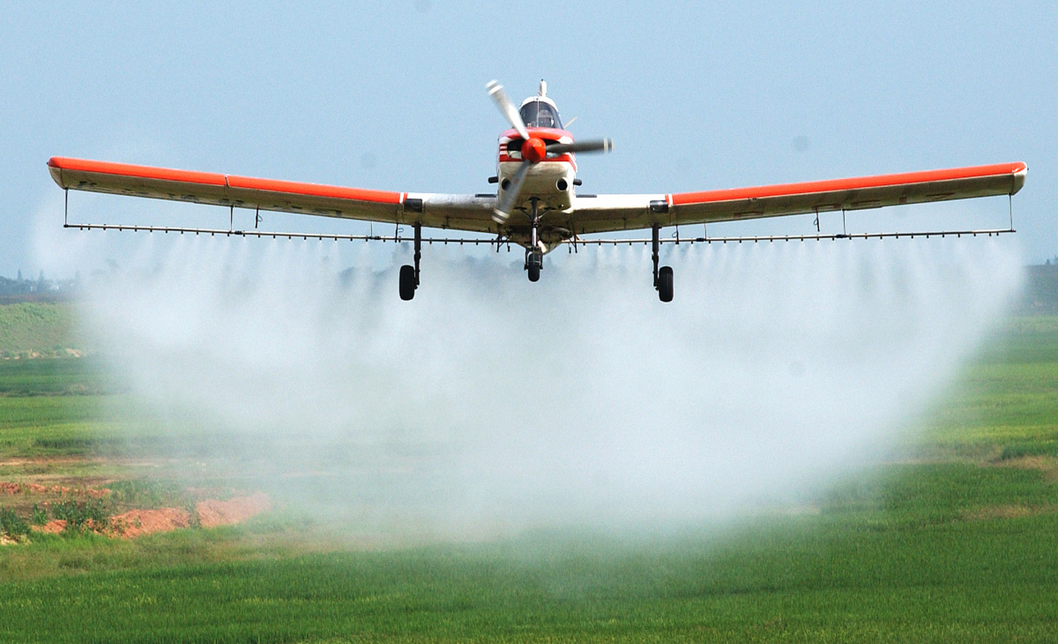 近日网上报道"黑龙江一农用作业飞机坠毁 2人身亡".