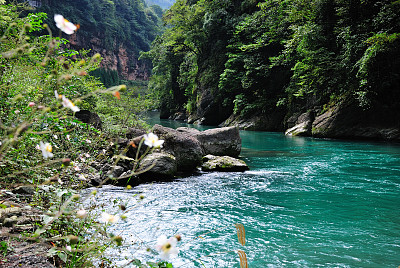 四川省邛崃市宝珠山大峡谷的风景,享受青山绿水带给我们的快乐